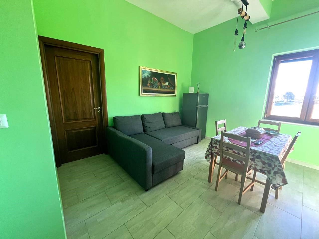 פומפיי Holiday-Caroline Apartment מראה חיצוני תמונה