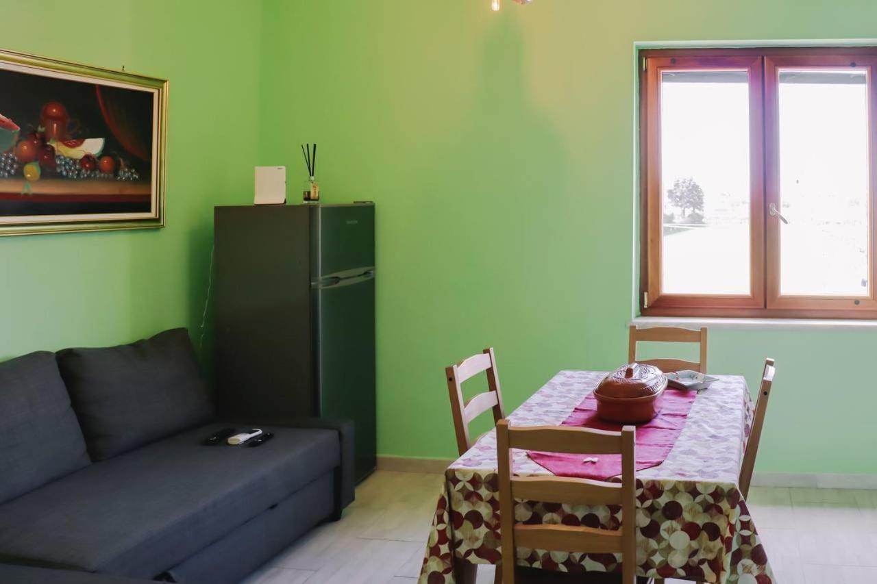 פומפיי Holiday-Caroline Apartment מראה חיצוני תמונה