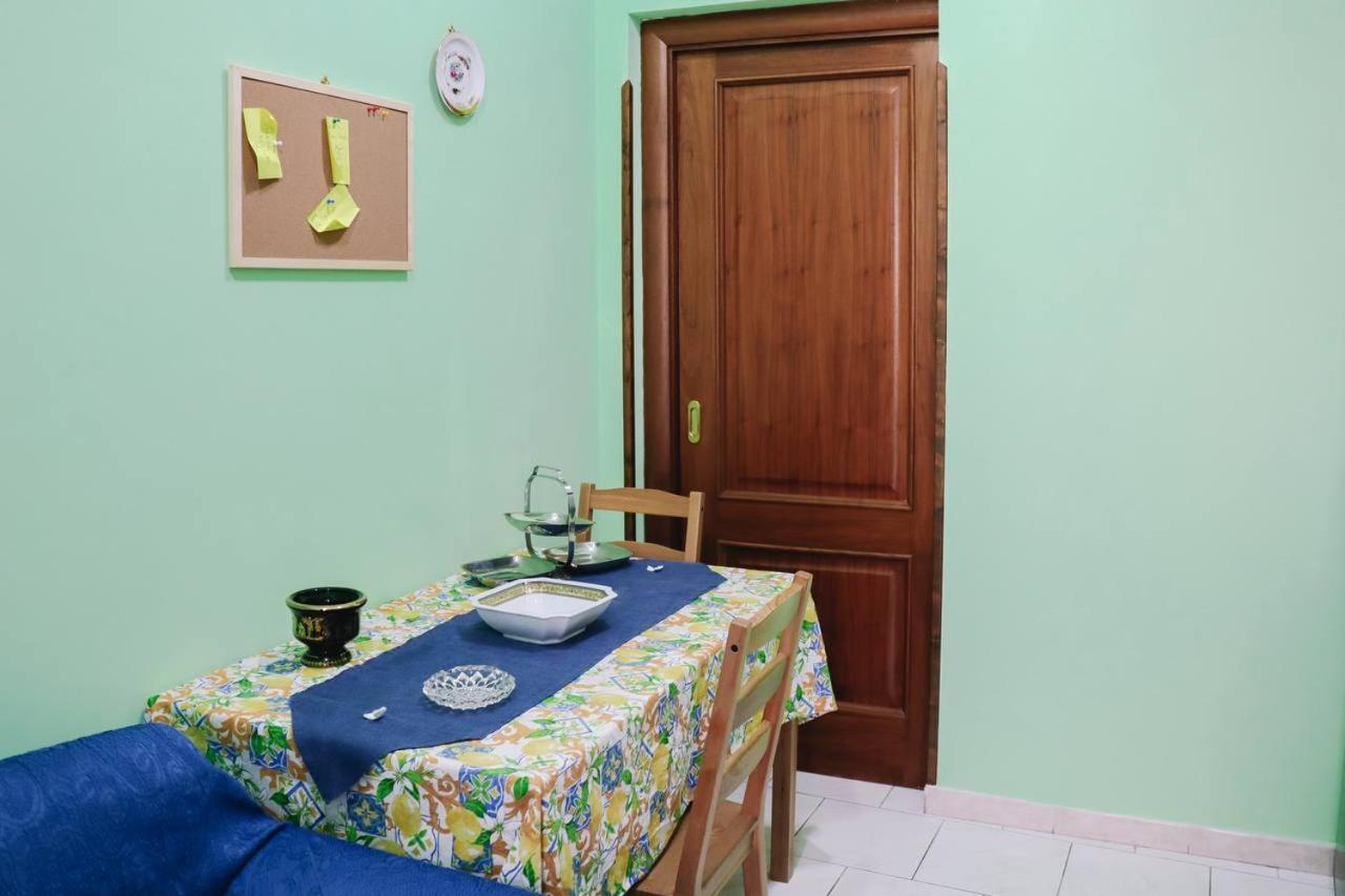 פומפיי Holiday-Caroline Apartment מראה חיצוני תמונה