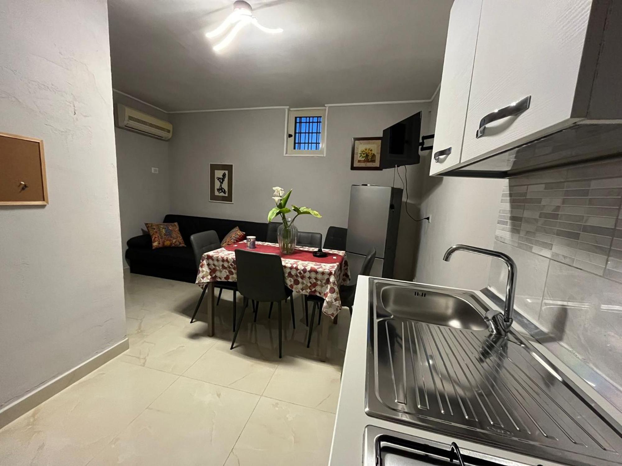 פומפיי Holiday-Caroline Apartment מראה חיצוני תמונה